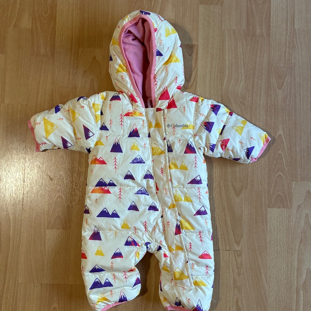 Colombia baby snowsuit with mountain motif